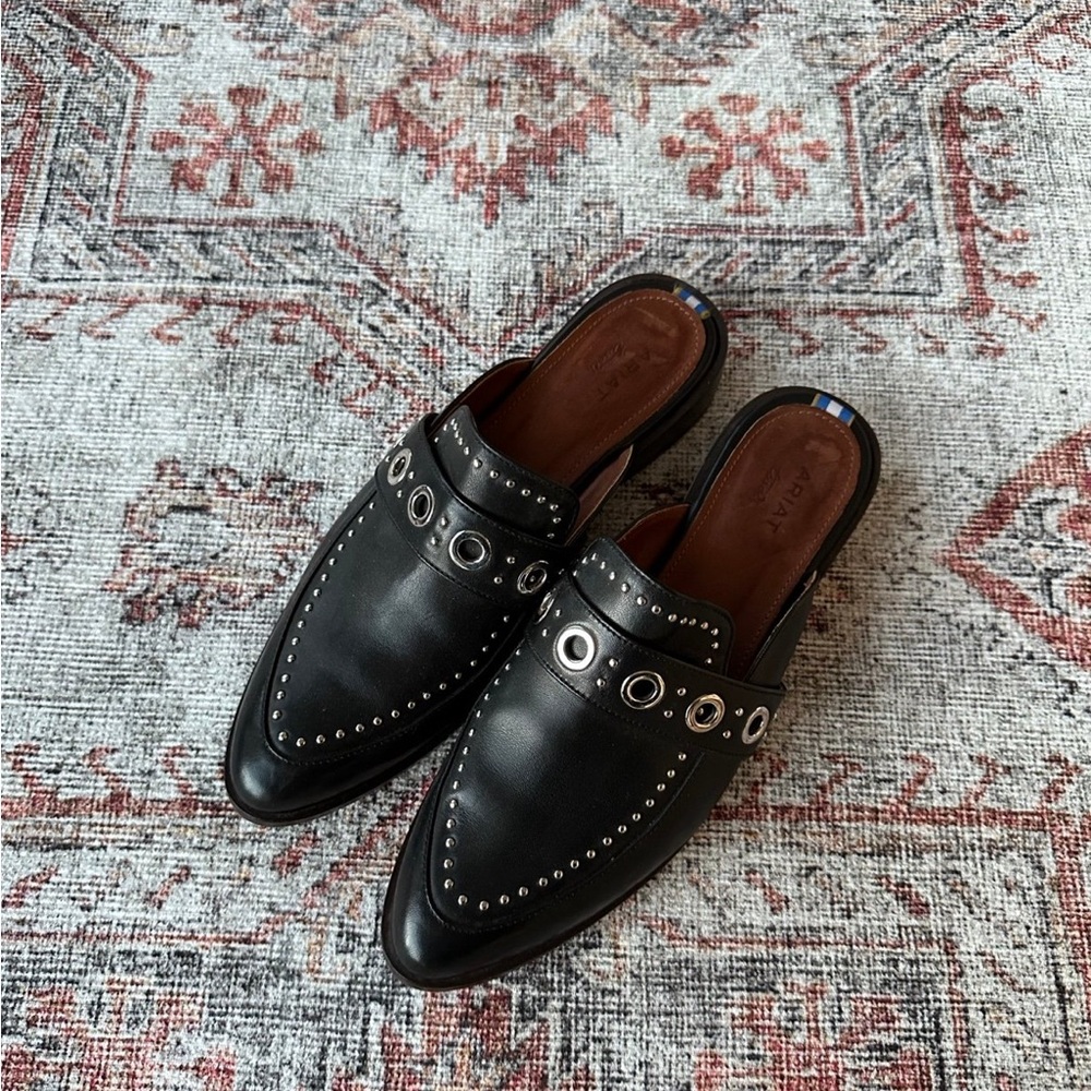 •Ariat• Two24 Vienna Mules